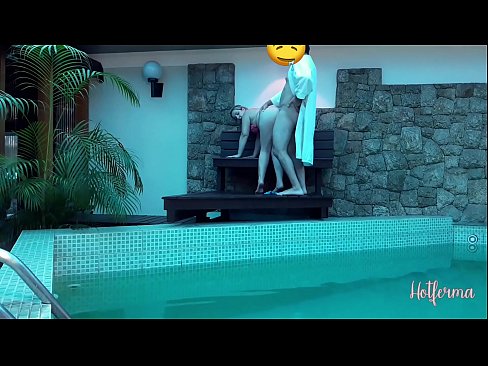 ❤️ Oga pe iranṣẹbinrin si awọn pool, sugbon ko le koju kan gbona ❤️❌ Ohun onihoho ti ile ☑